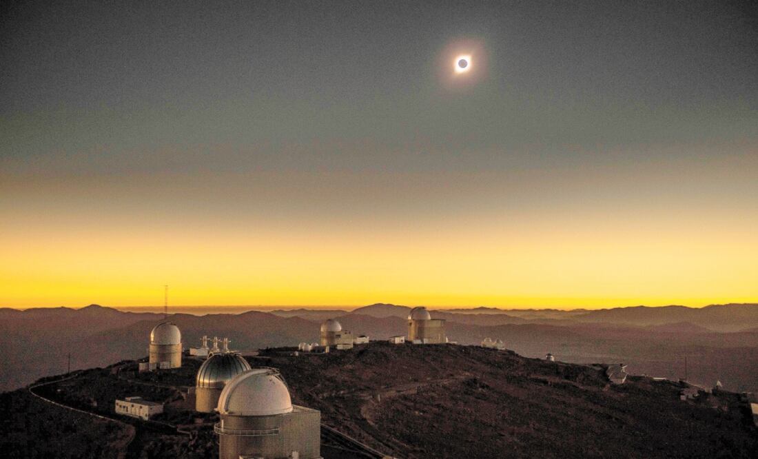 Eclipse solar visto desde el Observatorio Europeo del Sur (ESO) de La Silla en La Higuera, Región de Coquimbo, Chile. Foto: MARTIN BERNETTI. AFP