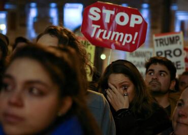 Manifestantes y policías se enfrentan en Washington durante toma de posesión de Trump