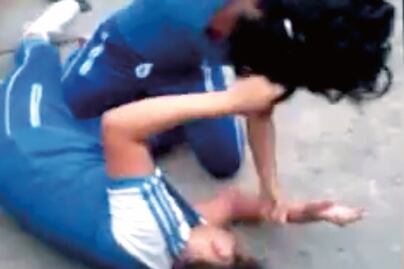 La pelea acabó cuando una se convulsionó, tras los golpes