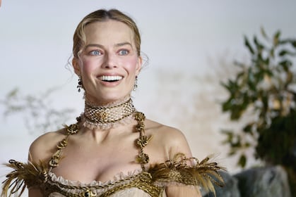 La reina del estilo. Margot Robbie arrasa en el Tropfest de Sydney con look traslúcido 