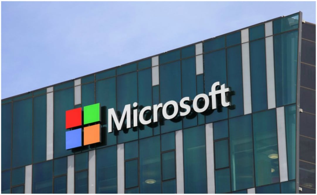 El problema es que Microsoft, que administra unos 100 centros de almacenamiento de datos en 40 países, tenía los datos solicitados guardados en Irlanda