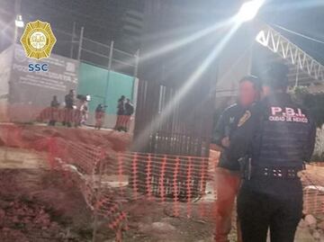 Hombre amenaza con lanzarse de grúa en zona de Observatorio y policías lo persuaden de no hacerlo, VIDEO