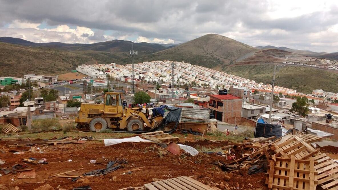 Desalojan asentamiento irregular al pie de un cerro en Zacatecas