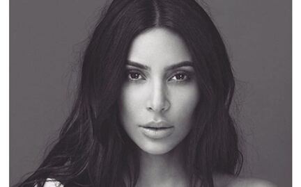 Kim Kardashian enciende redes sociales con diminuto bikini Chanel