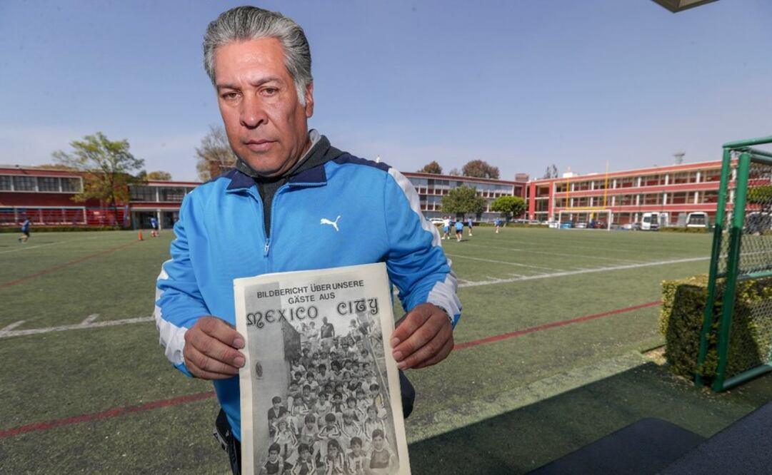 Manuel Llanas, de 50 años, contó que tenía cuatro años cuando conoció a Roberto Coppe Obregón, ya que ambos vivían en el mismo edificio. Foto: Luis Cortés. EL UNIVERSAL