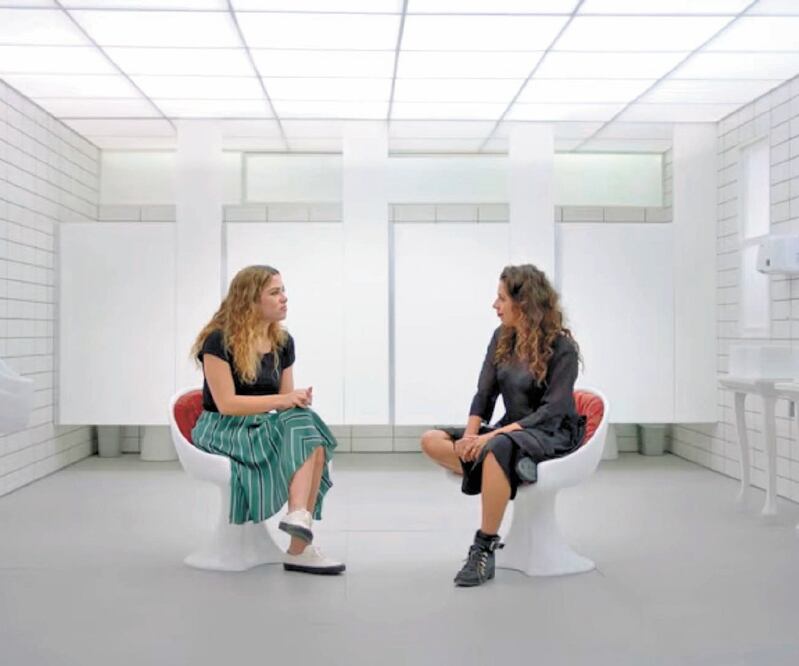 En el baño es un proyecto que puede seguir después de la cuarentena. Foto: YOUTUBE