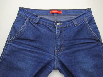 Se usan 7 mil litros de agua para fabricar un pantalón de mezclilla