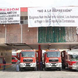 "Arde" pleito laboral entre bomberos de la CDMX