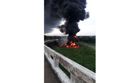 Incendio de pipa causa movilización policiaca en Coatzacoalcos, Veracruz
