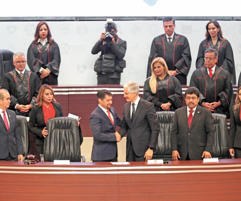 El gobernador Alfredo del Mazo asistió al quinto Informe de labores del presidente del TSJN, Sergio Medina Peñaloza. Foto: ESPECIAL