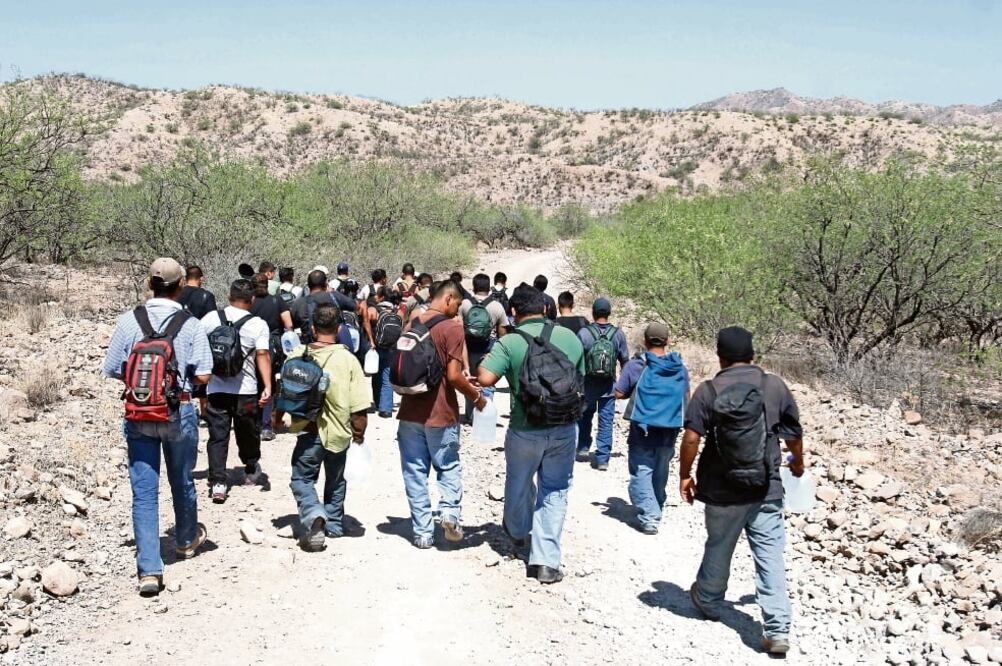 Las nuevas políticas de la administración del presidente estadounidense Donald Trump van a traer un incremento en la sofisticación y en los precios para el cruce de la frontera por parte de los traficantes de personas. ()