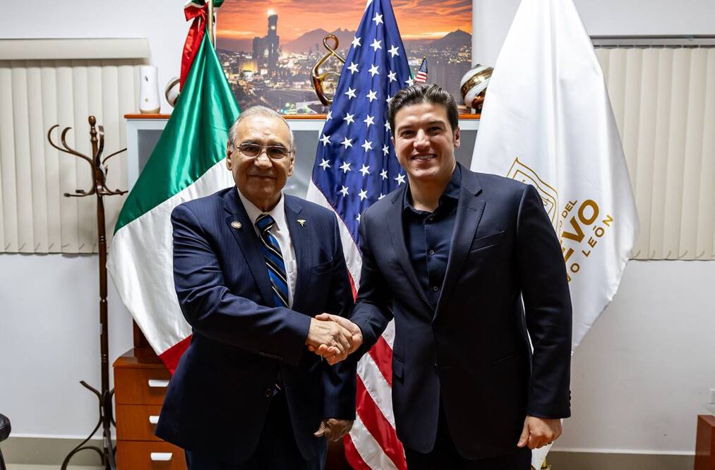El gobernador de Nuevo León, Samuel García Sepúlveda, y el alcalde de Laredo, Víctor Treviño. Foto: Especial