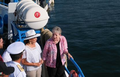 Mara Lezama y Alicia Bárcena supervisan estrategia contra sargazo en Quintana Roo; realizan recorrido en buque de la Marina