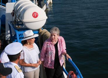 Mara Lezama y Alicia Bárcena supervisan estrategia contra sargazo en Quintana Roo; realizan recorrido en buque de la Marina