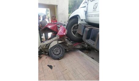 Camión del IMSS se queda sin frenos y embiste varios vehículos en Oxchuc, Chiapas; hay 3 muertos