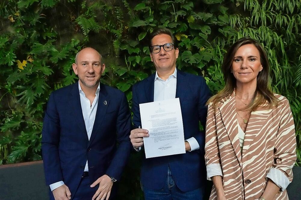 Salomón Chertorivski dijo que como gobierno no se debe estorbar en la apertura de negocios, pues generan empleos. Foto Especial