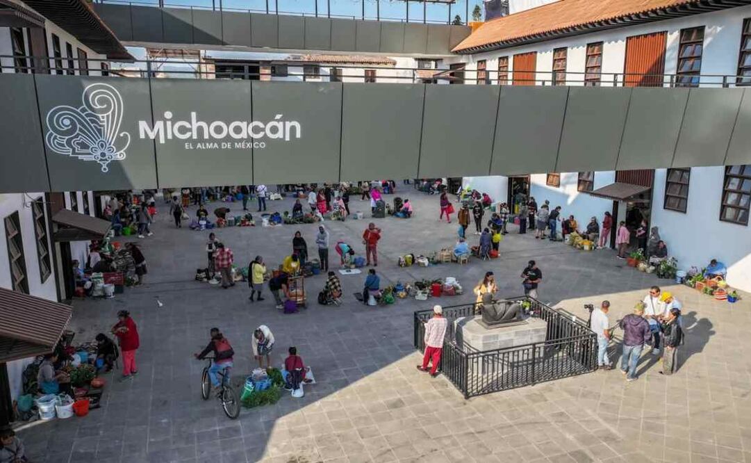 Comunidad purépecha realiza trueque en mercado de Pátzcuaro/ Foto: Especial