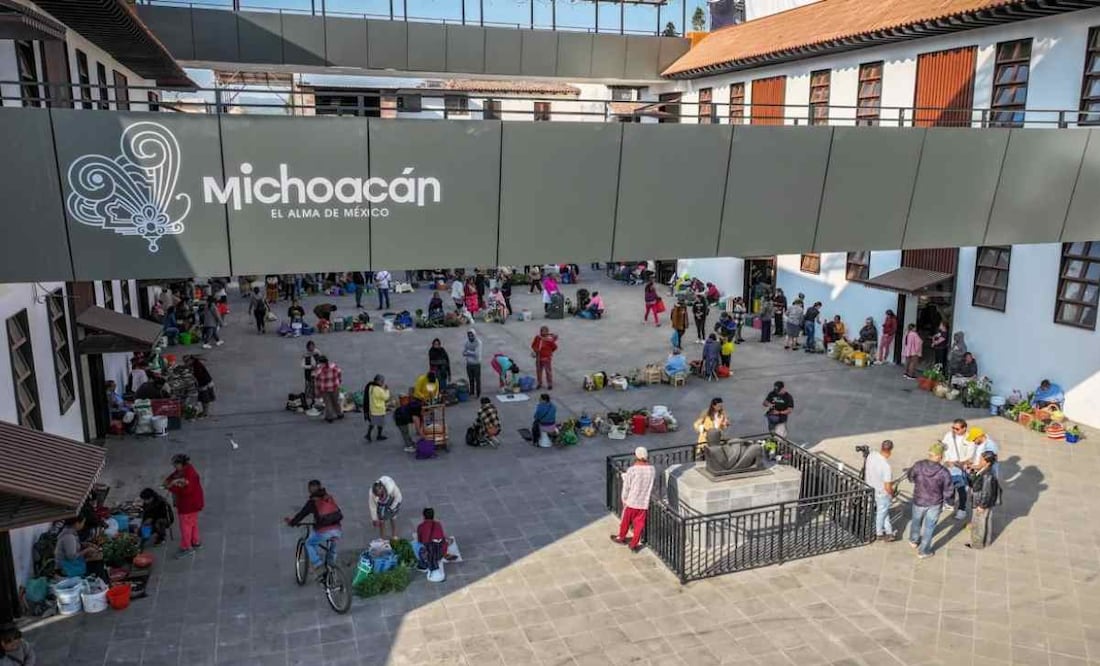Comunidad purépecha realiza trueque en mercado de Pátzcuaro/ Foto: Especial