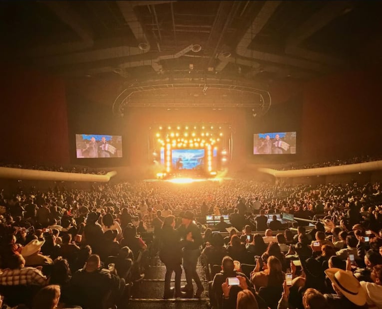 Julio Preciado convierte al Auditorio Nacional en una fiesta.