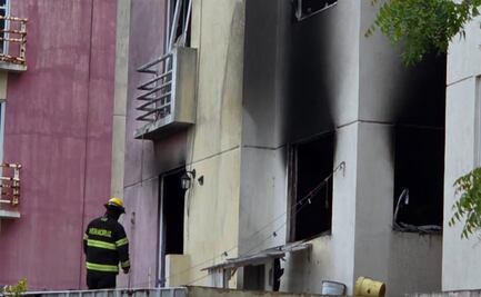 Se registra explosión e incendio en edificio de departamentos del puerto de Veracruz; hay al menos siete mujeres heridas