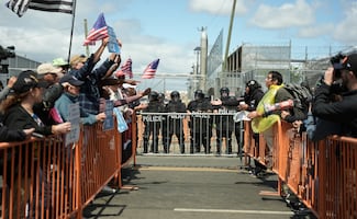 Manifestantes chocan por políticas migratorias frente a centro de ICE de Nueva Jersey; refuerzan vigilancia