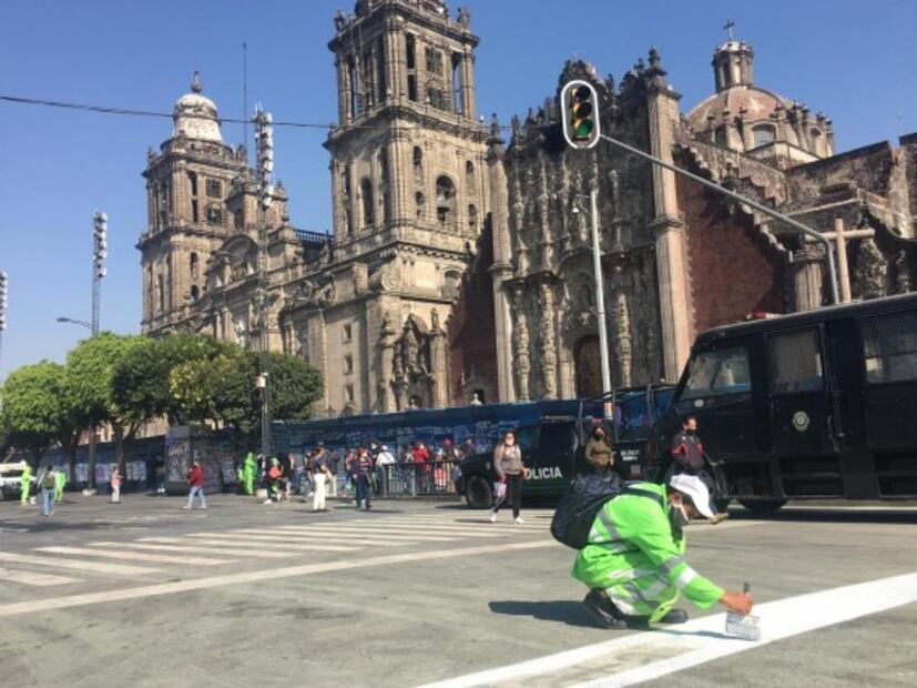 Retiran vallas de la Catedral Metropolitana tras marcha del 8M