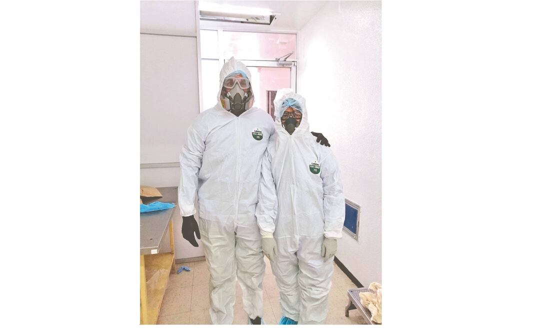 El neumólogo Roberto Ibarra Infante (izq.) atiende a diario a entre 30 y 40 pacientes con Covid-19. Fotos: ESPECIALES