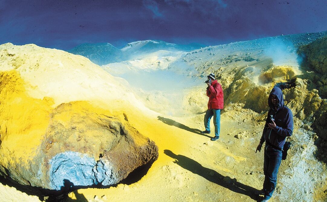Turista cae a geiser en Chile; su vida está en riesgo