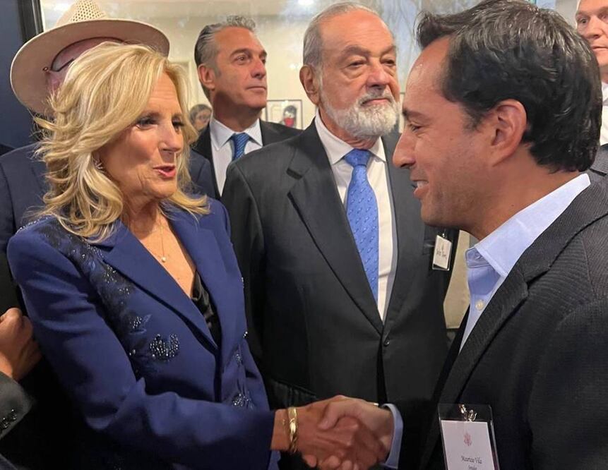 El senador Mauricio Vila dialoga con Jill Biden sobre la relación México-EU. Foto: Especial