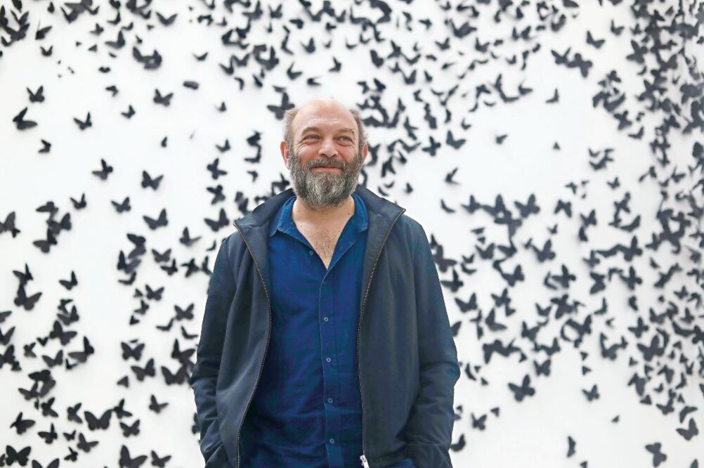 En la muestra, el artista retoma obras que realizó durante 20 años, entre ellas, su última serie, Aprende a joderte. (ALEJANDRO ACOSTA. EL UNIVERSAL)