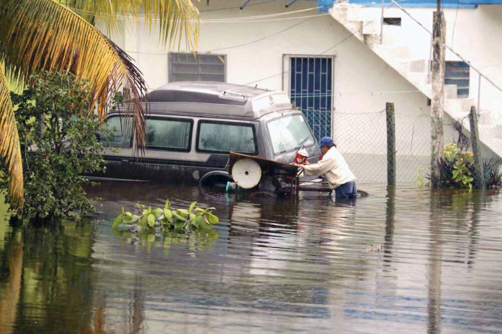Las lluvias de las últimas 48 horas dejaron más de mil 107 viviendas con anegaciones de entre 20 y 60 milímetros, reportó el Instituto de Protección Civil (LUMA LÓPEZ. EL UNIVERSAL)