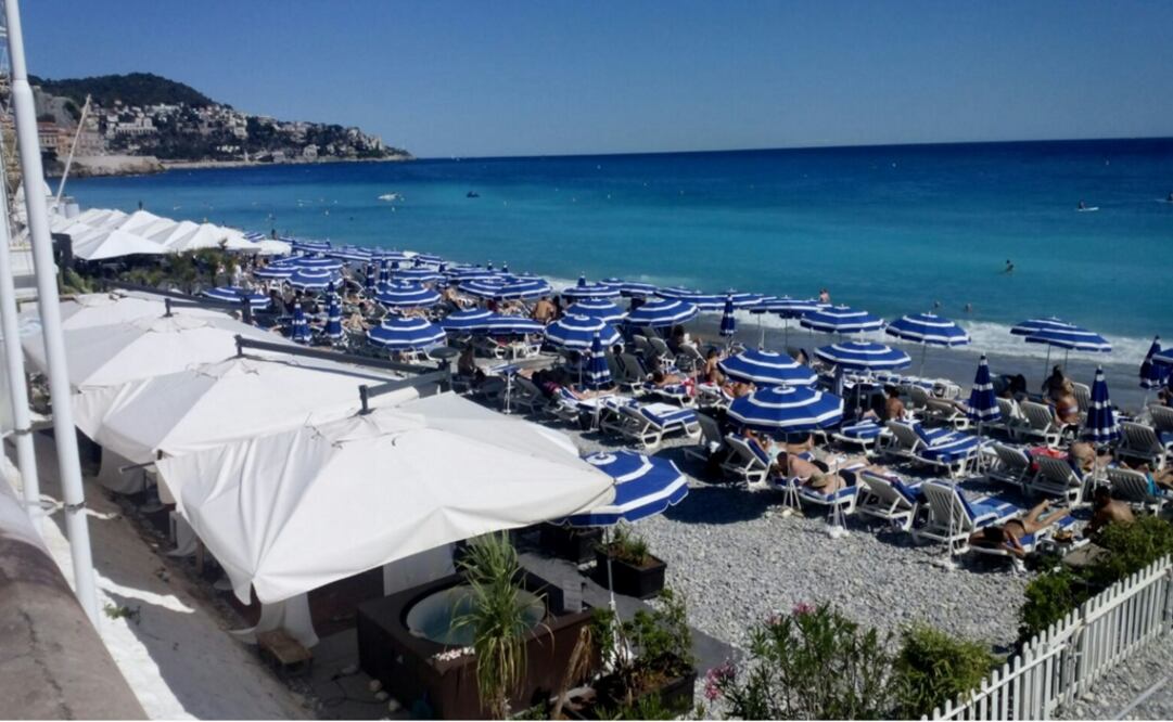 Luego de respirar la agonía al final de los juegos artificiales del 14 de julio, Niza está en calma, apacible y silenciosa.