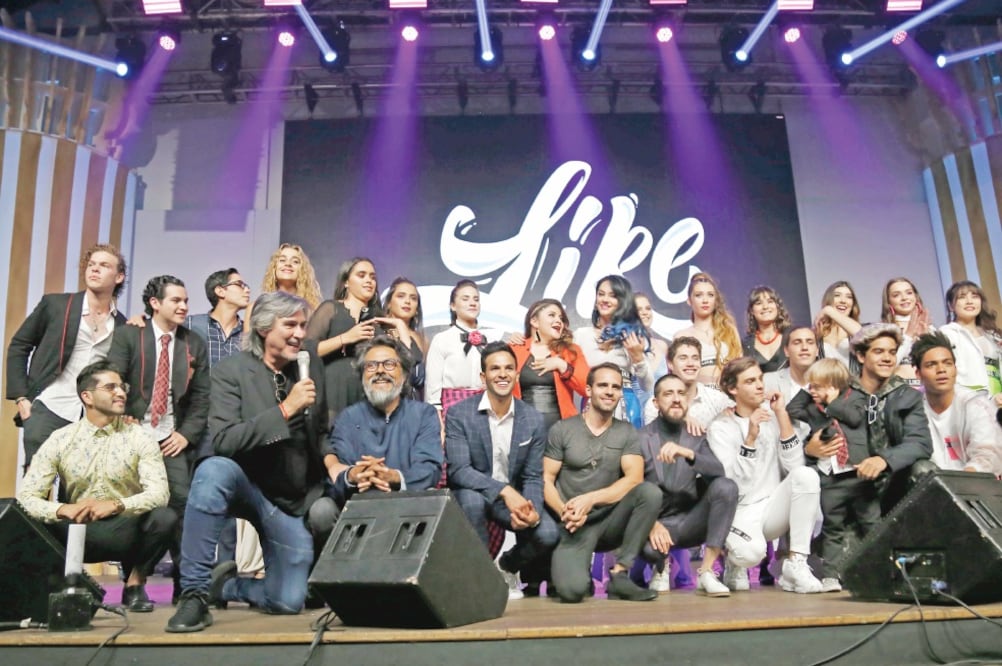 El productor Pedro Damián acompañó al elenco de la telenovela L.I.K.E. Foto: AGUSTÍN SALINAS. EL UNIVERSAL