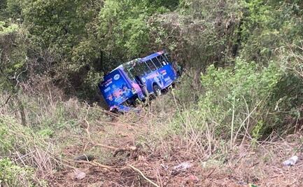 Cae camión de pasajeros a barranca en Cuajimalpa; hay 19 heridos 