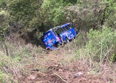 Cae camión de pasajeros a barranca en Cuajimalpa; hay 19 heridos