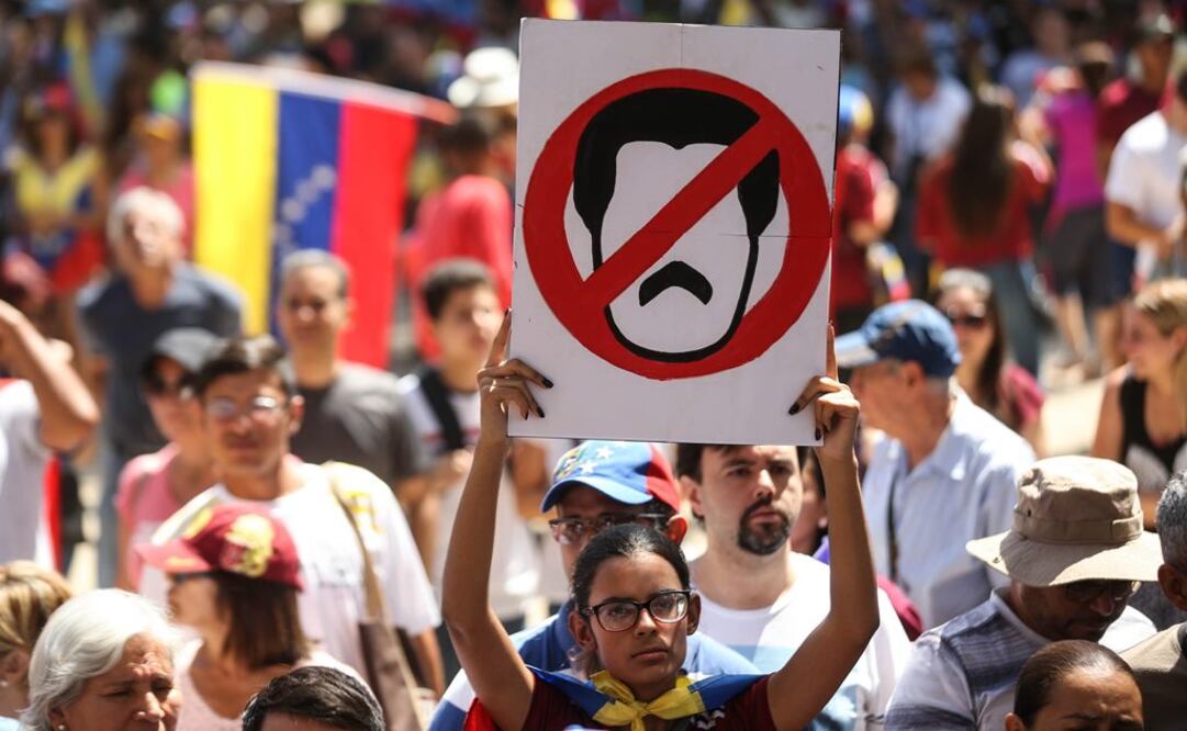 Ciudadanos venezolanos participan en una manifestación en contra del presidente de Venezuela, Nicolás Maduro (Foto:EFE)