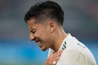 Carlos Salcedo es demandado en Guadalajara