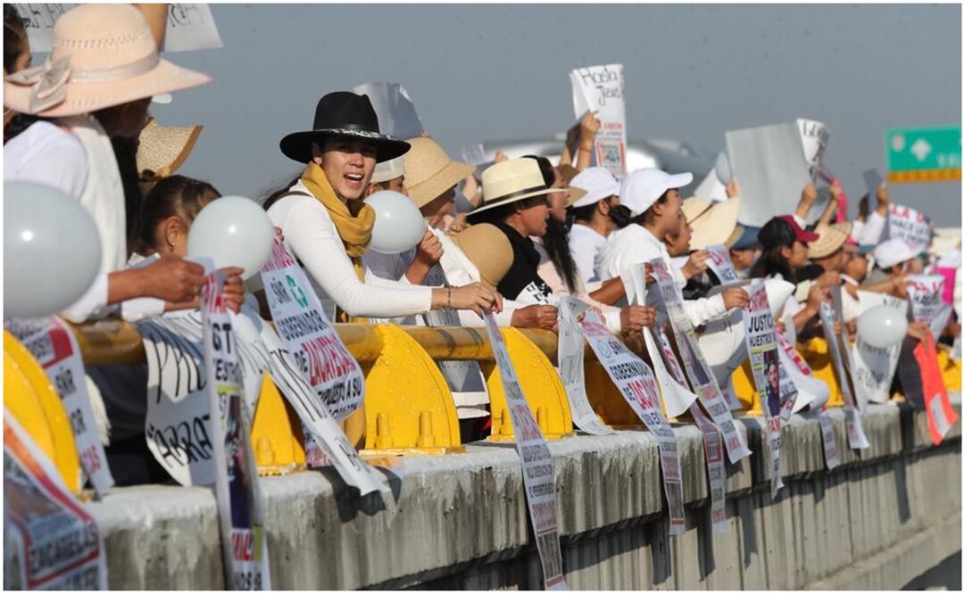 El bloqueo de las autopistas a Atlacomulco y Valle de Bravo inició desde antes de las ocho. Foto: Jorge Alvarado