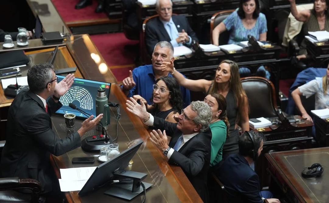 El debate legislativo se desarrolla mientras organizaciones gremiales cuestionan el impacto de la reforma en los derechos laborales. (19/02/26) Foto: AP