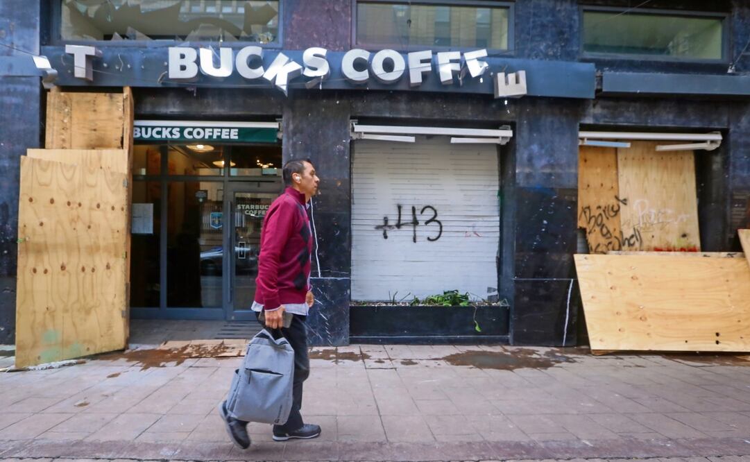 Datos de la cámara de comercio indican que más de 7 mil 500 establecimientos decidieron no abrir ante la marcha del 2 de octubre; los que si operaron fueron vandalizados. Foto: Luis Camacho | El Universal