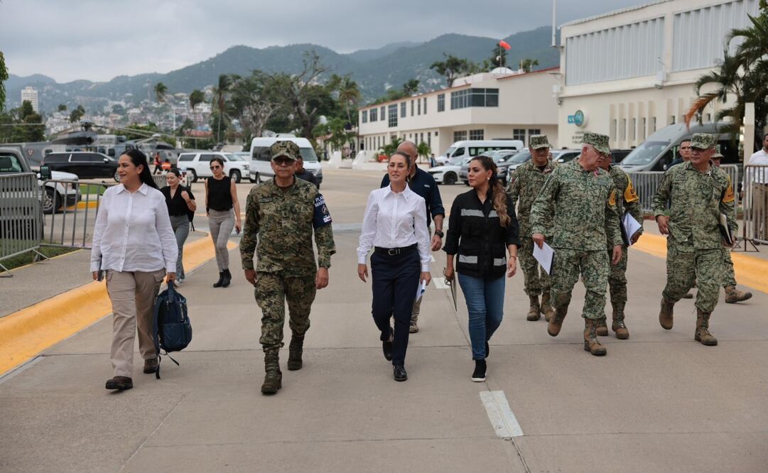Claudia Sheinbaum este 2 de octubre de 2024, en Acapulco, Guerrero atendiendo daños por el huracán John. Foto: X @Claudiashein