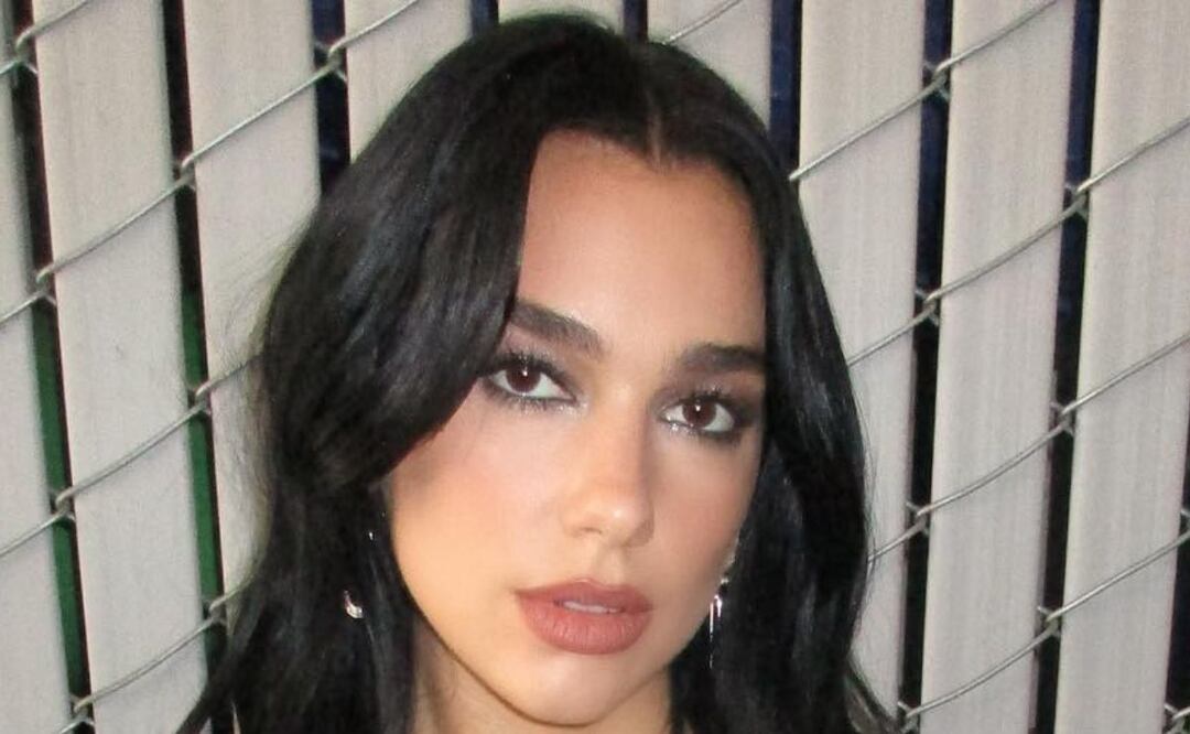 Dua Lipa posando. Fuente: Instagram @dualipa