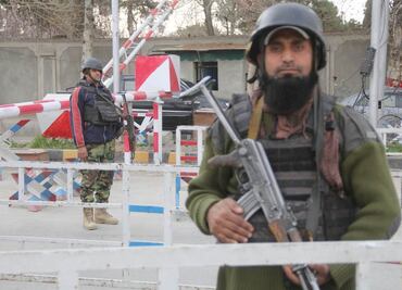 Rebeldes toman a 450 rehenes en un tren en Paquistán; el conductor resultó herido