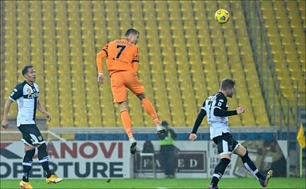 Impresionante salto de Cristiano Ronaldo para anotar gol
