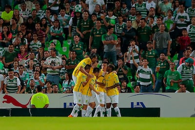 León abolla la corona de Santos