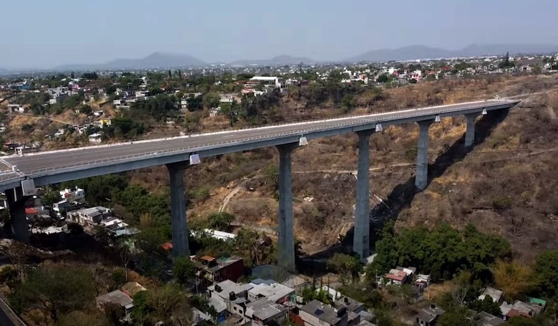 "Puente sin fin" en Cuernavaca, Morelos. Foto: especial