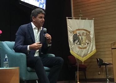 Aprendemos más de los momentos duros, dice Elías Ayub en la UNAM