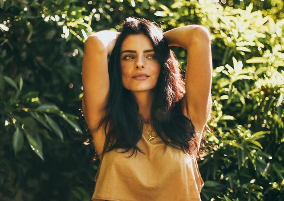 Aislinn Derbez aprovechó el sol del verano y nos presumió su esbelta figura desde redes sociales. Foto: Instagram: @aislinnderbez