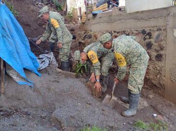 Ejército aplica Plan DN III-E por desgajamiento del cerro Cruz de Mayo en Tlalmanalco, Edomex; hay 10 viviendas afectadas