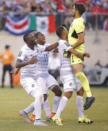 Penedo coloca a Panamá en semis